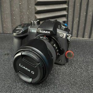 COPY - Panasonic Lumix GH5 Mirrorless Camera 95% Like New